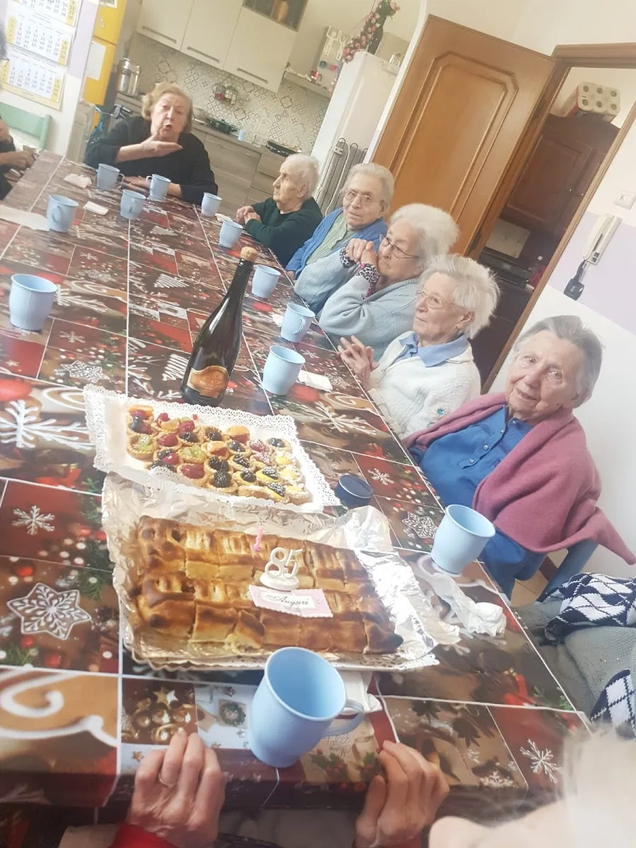 Casa Famiglia Il Glicine Comunità Alloggioper Anziani - Casteggio